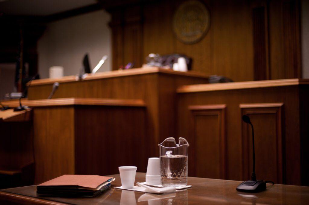 19_What-to-Look-For-When-You-Hire-a-Lawyer-LEE-LEGAL-DC-VA-MD-1024x681-1.jpg